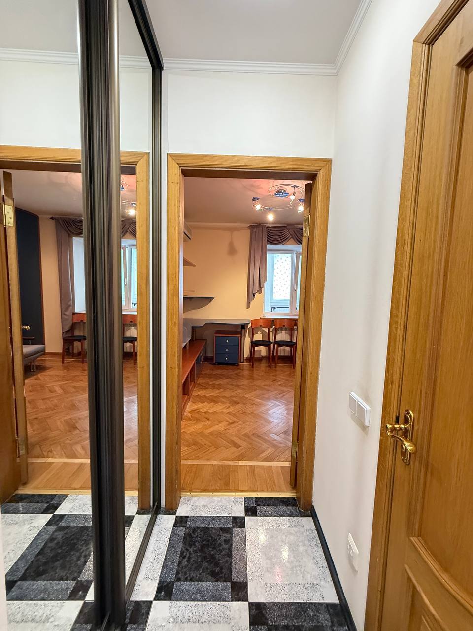 Оренда 3-кімнатної квартири 110 м², Ливарна вул.