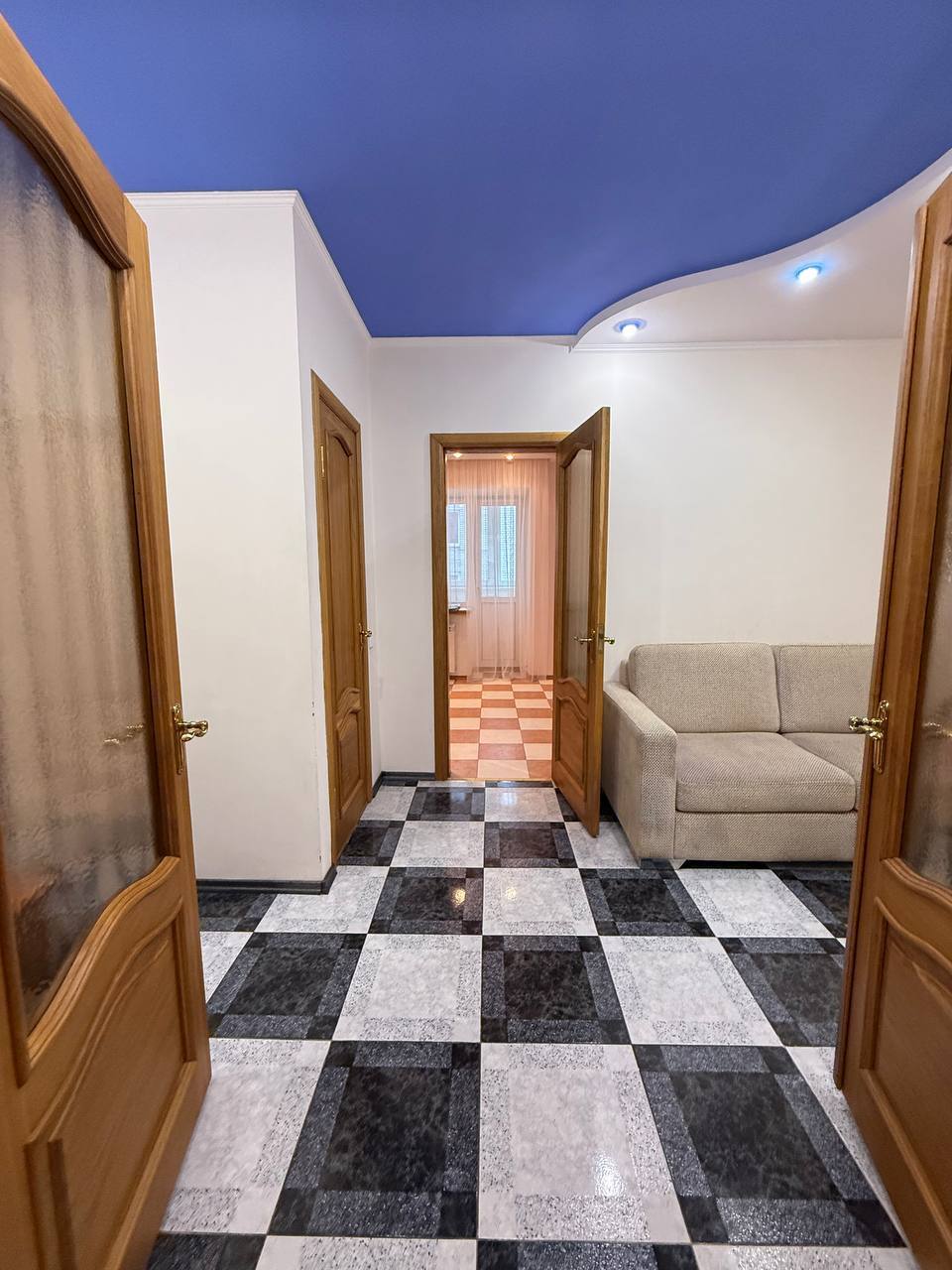 Оренда 3-кімнатної квартири 110 м², Ливарна вул.