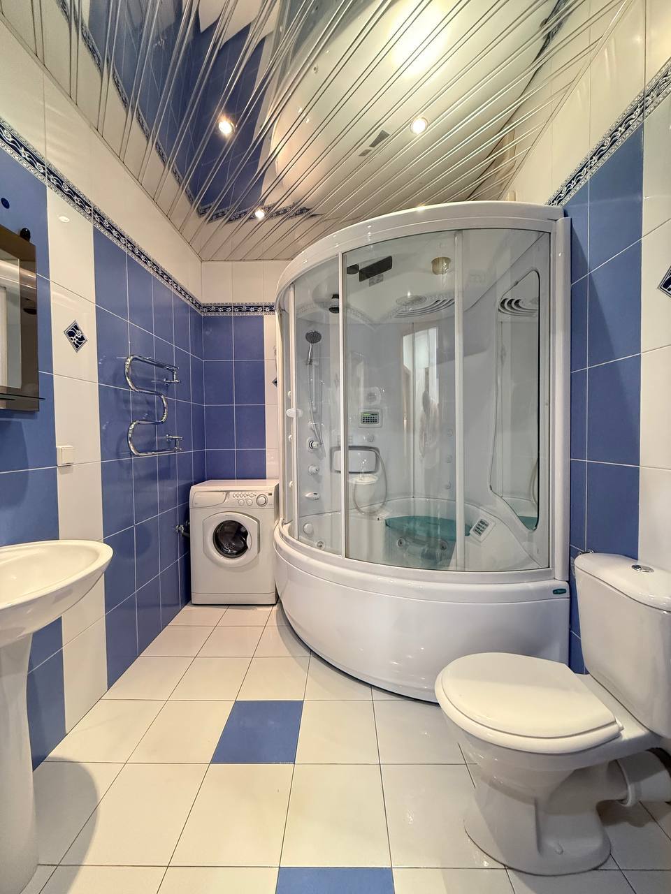 Оренда 3-кімнатної квартири 110 м², Ливарна вул.