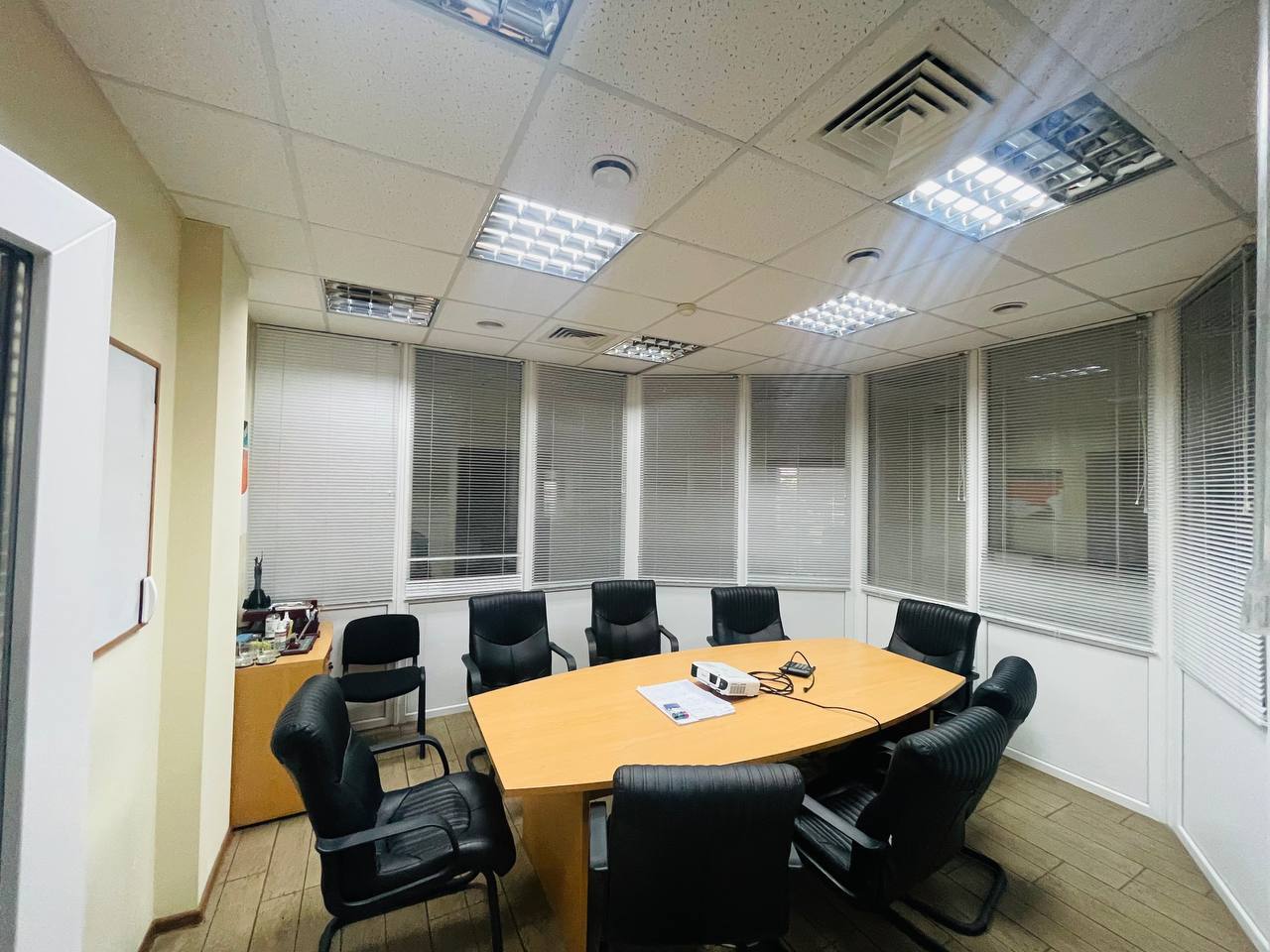 Оренда офісу 250 м², Дмитрія Яворницького просп.