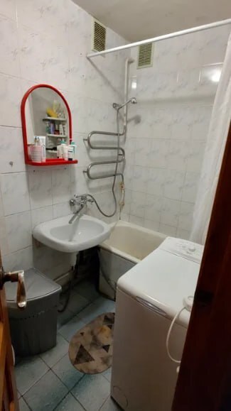Продаж 2-кімнатної квартири 55.7 м², Першотравнева вул.