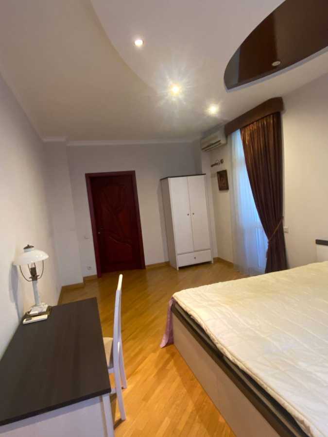Оренда 3-кімнатної квартири 180 м², Павлівська вул., 26/41