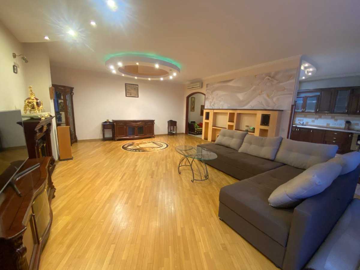 Оренда 3-кімнатної квартири 180 м², Павлівська вул., 26/41