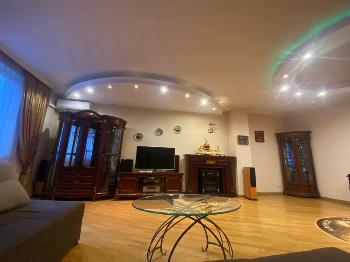 Оренда 3-кімнатної квартири 180 м², Павлівська вул., 26/41