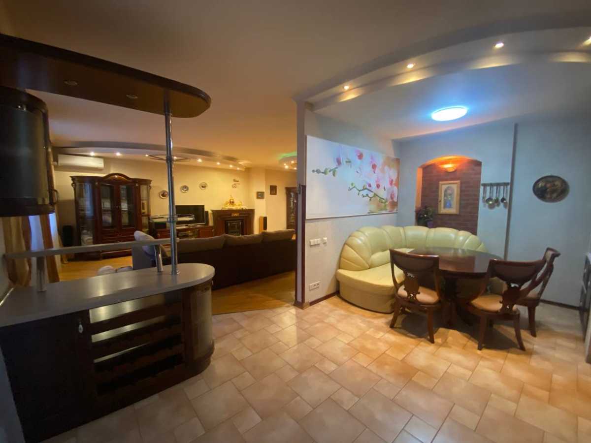 Оренда 3-кімнатної квартири 180 м², Павлівська вул., 26/41