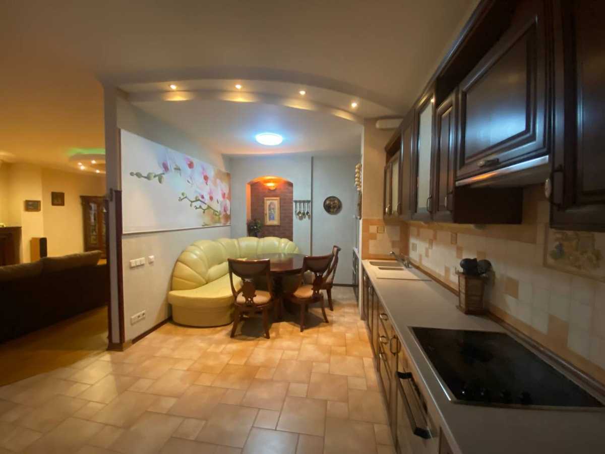 Оренда 3-кімнатної квартири 180 м², Павлівська вул., 26/41