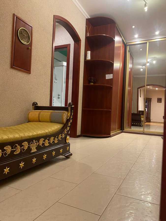 Оренда 3-кімнатної квартири 180 м², Павлівська вул., 26/41