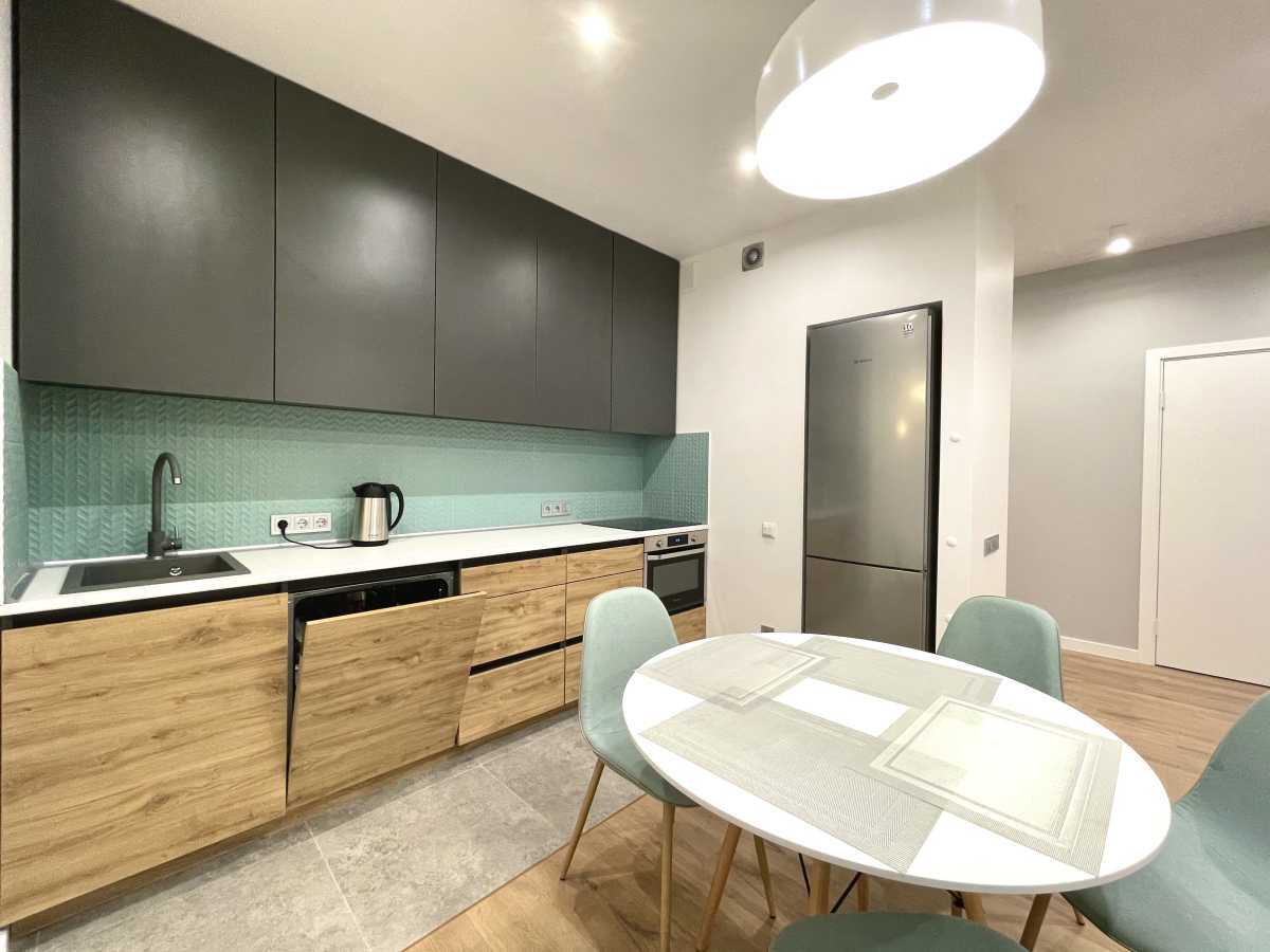 Аренда 3-комнатной квартиры 100 м², Глубочицкая ул., 32Б