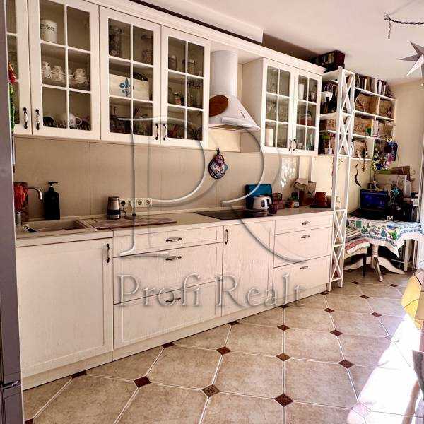 Продажа 2-комнатной квартиры 82 м², Днепровская наб., 26А