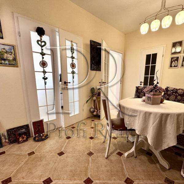 Продажа 2-комнатной квартиры 82 м², Днепровская наб., 26А