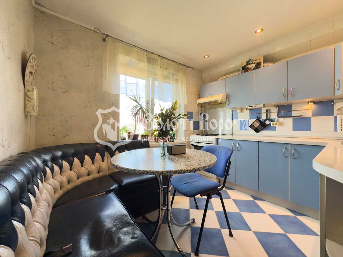 Продаж 2-кімнатної квартири 46 м², Автозаводська вул., 25