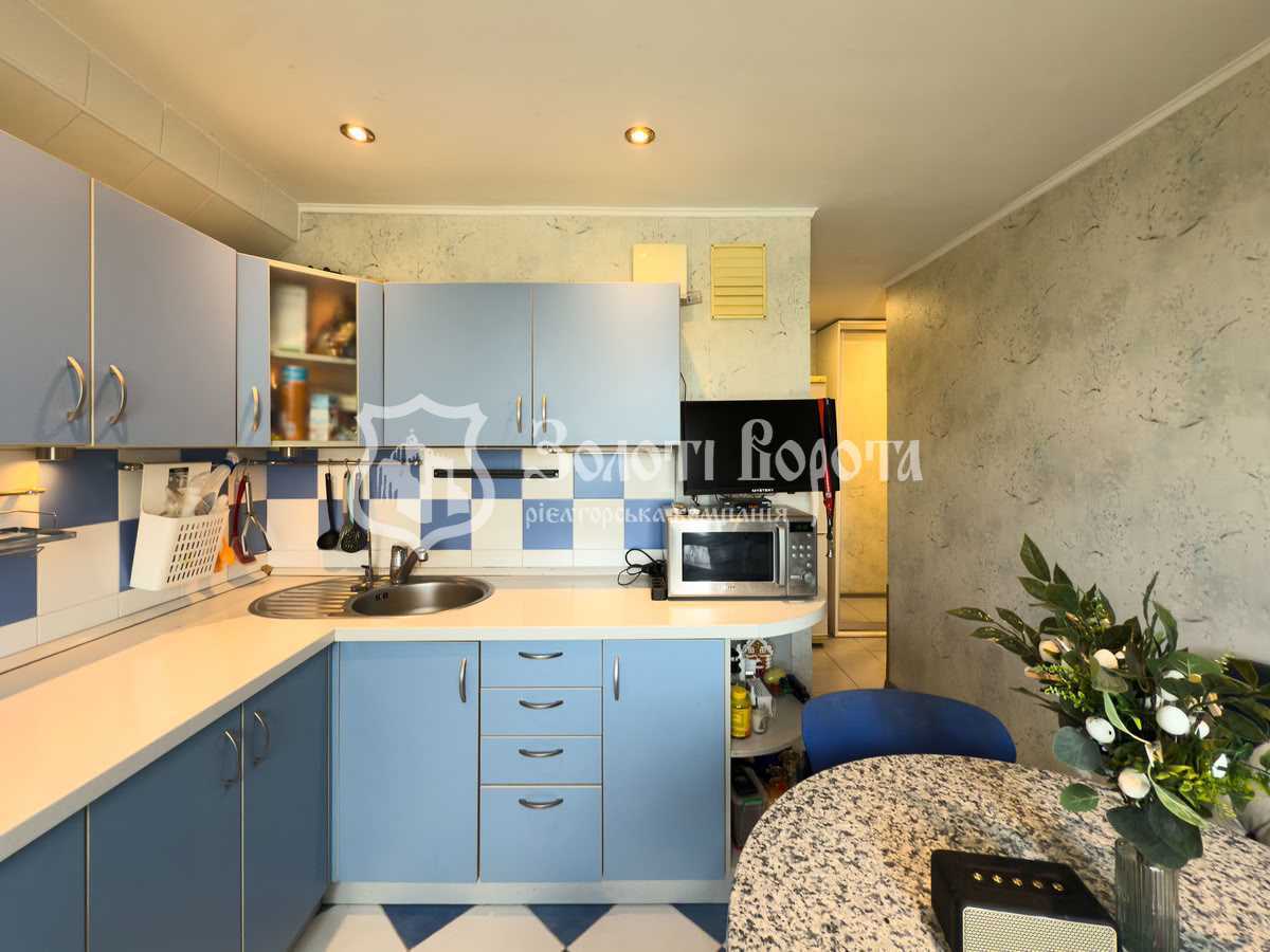Продаж 2-кімнатної квартири 46 м², Автозаводська вул., 25