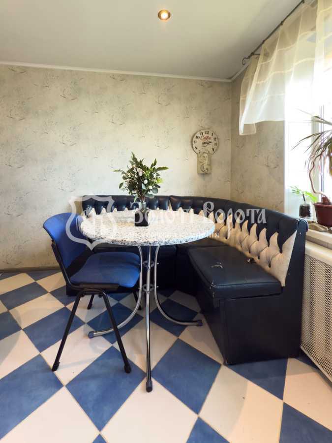 Продаж 2-кімнатної квартири 46 м², Автозаводська вул., 25