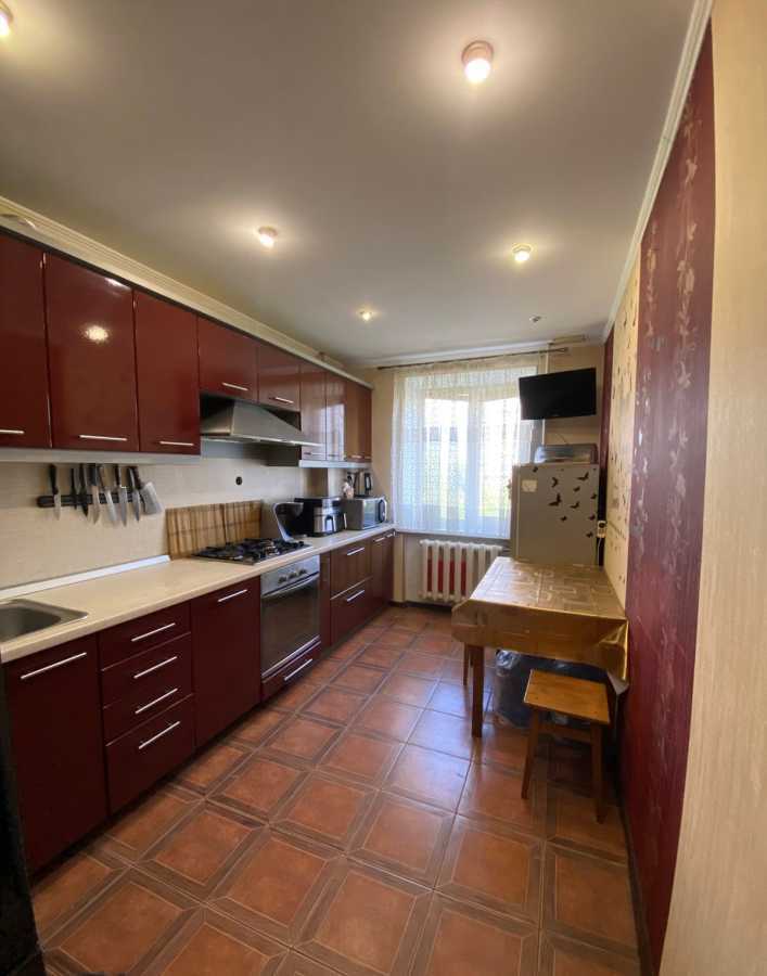 Продаж 3-кімнатної квартири 70 м², Головатого вул., 4