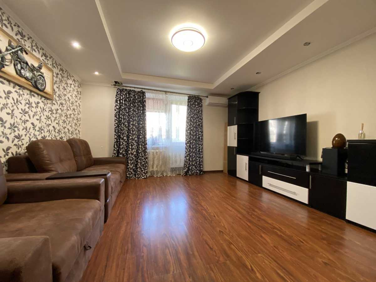 Продаж 3-кімнатної квартири 70 м², Головатого вул., 4
