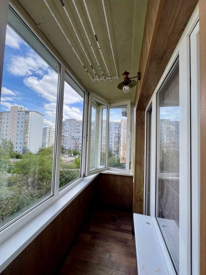 Продаж 3-кімнатної квартири 70 м², Головатого вул., 4