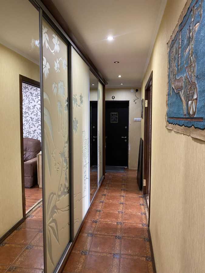 Продаж 3-кімнатної квартири 70 м², Головатого вул., 4