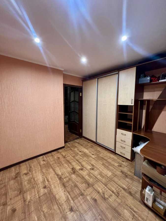 Продаж 3-кімнатної квартири 70 м², Головатого вул., 4