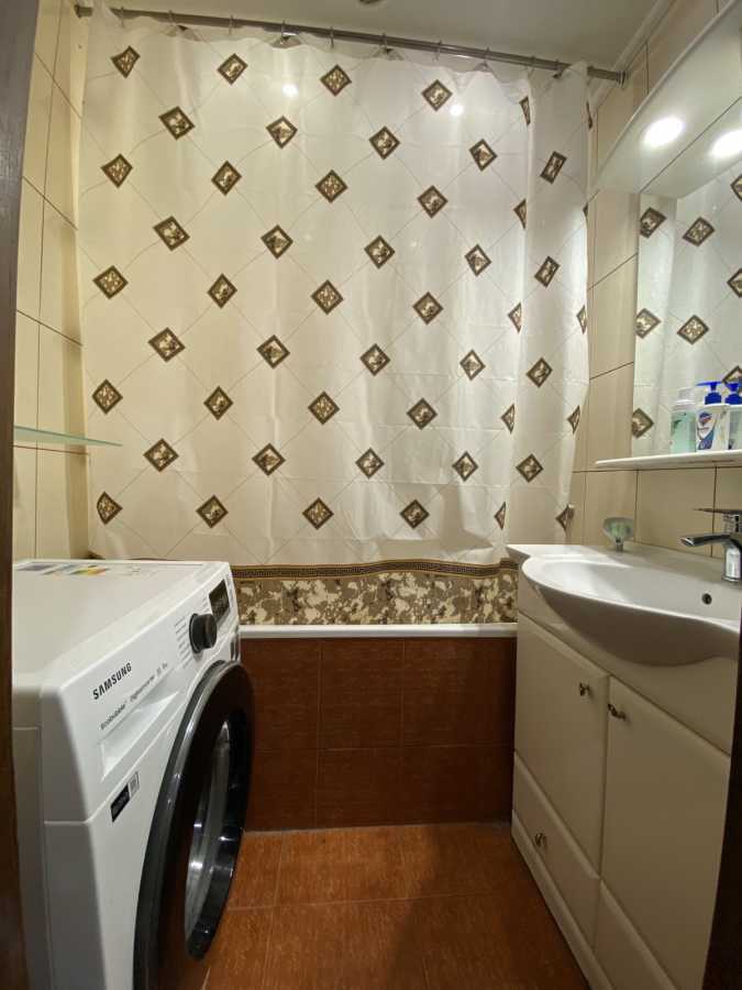 Продаж 3-кімнатної квартири 70 м², Головатого вул., 4