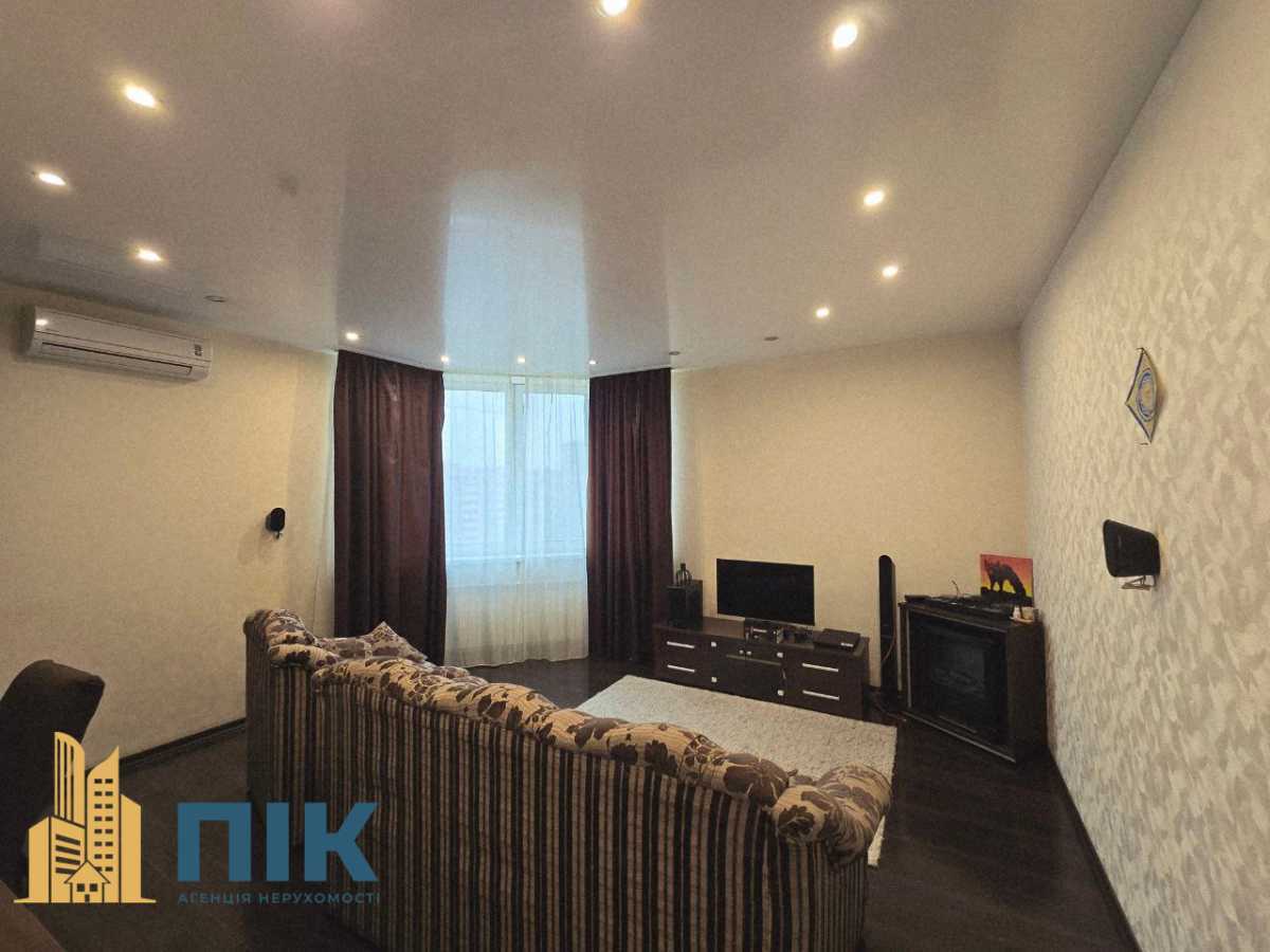 Продаж 2-кімнатної квартири 67 м², Василя Касіяна вул., 2/1