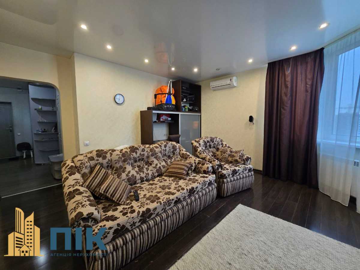 Продаж 2-кімнатної квартири 67 м², Василя Касіяна вул., 2/1