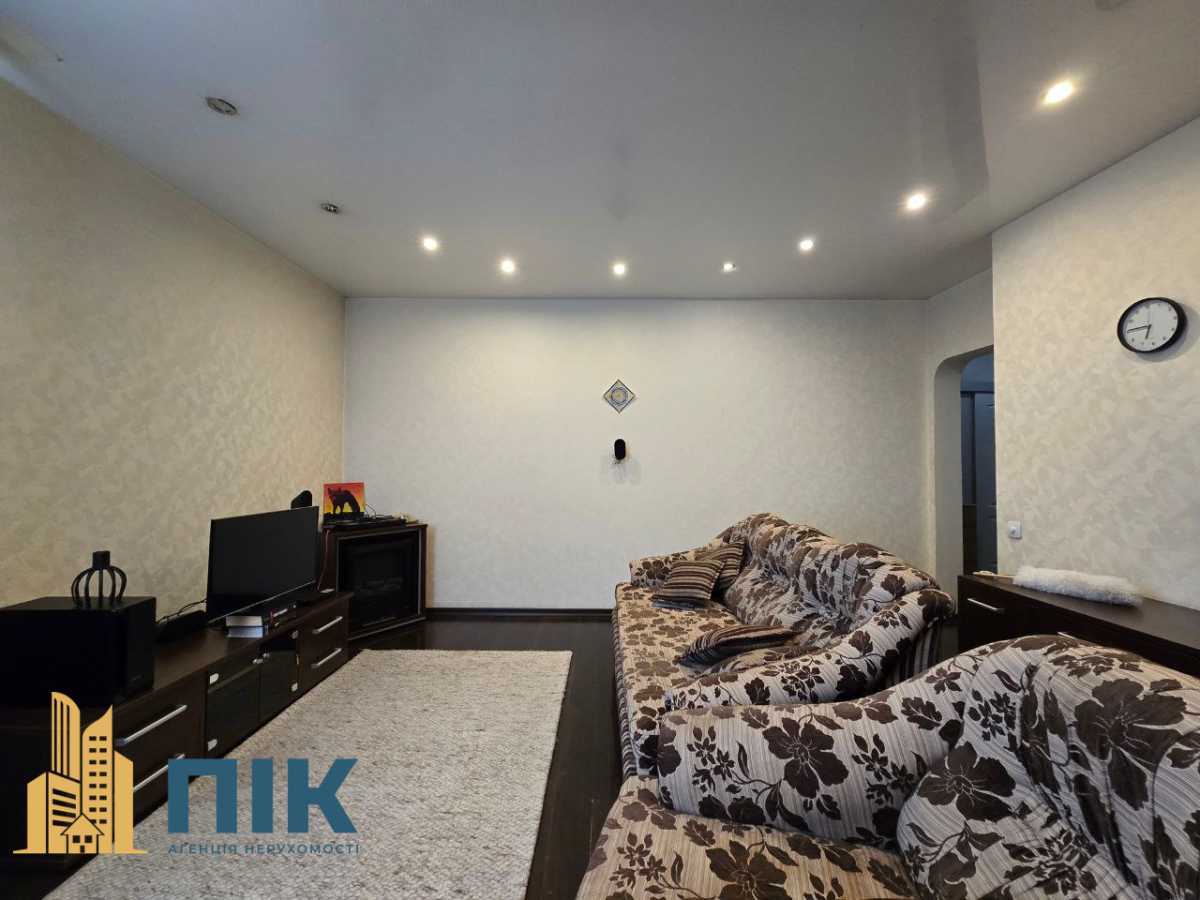 Продаж 2-кімнатної квартири 67 м², Василя Касіяна вул., 2/1