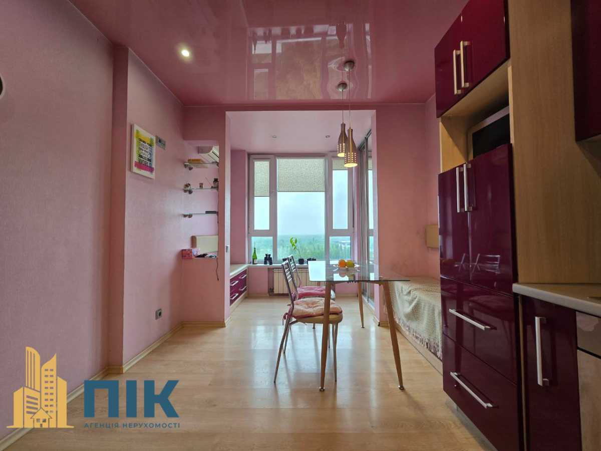 Продаж 2-кімнатної квартири 67 м², Василя Касіяна вул., 2/1