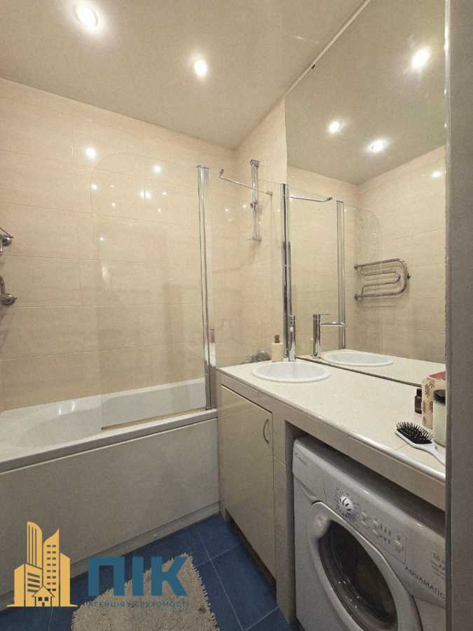 Продаж 2-кімнатної квартири 67 м², Василя Касіяна вул., 2/1