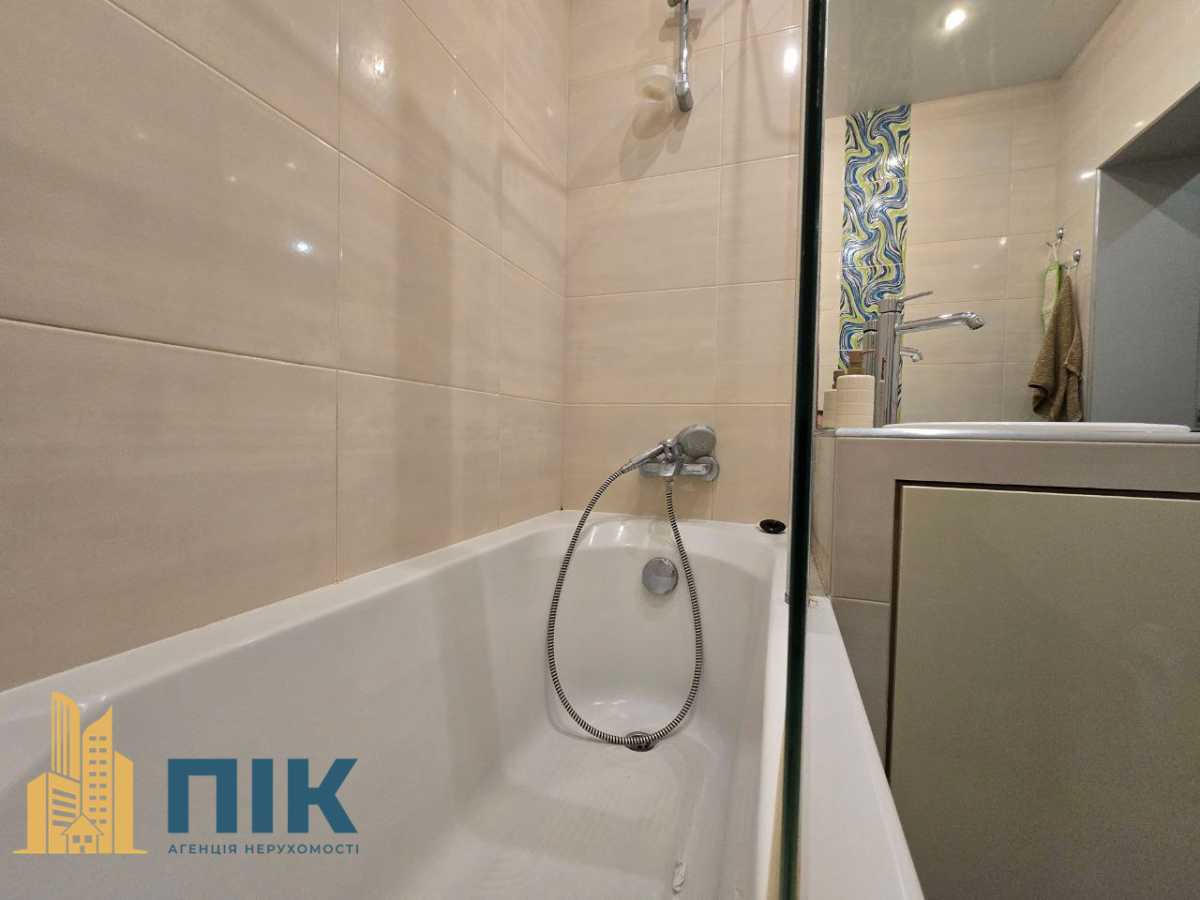 Продаж 2-кімнатної квартири 67 м², Василя Касіяна вул., 2/1