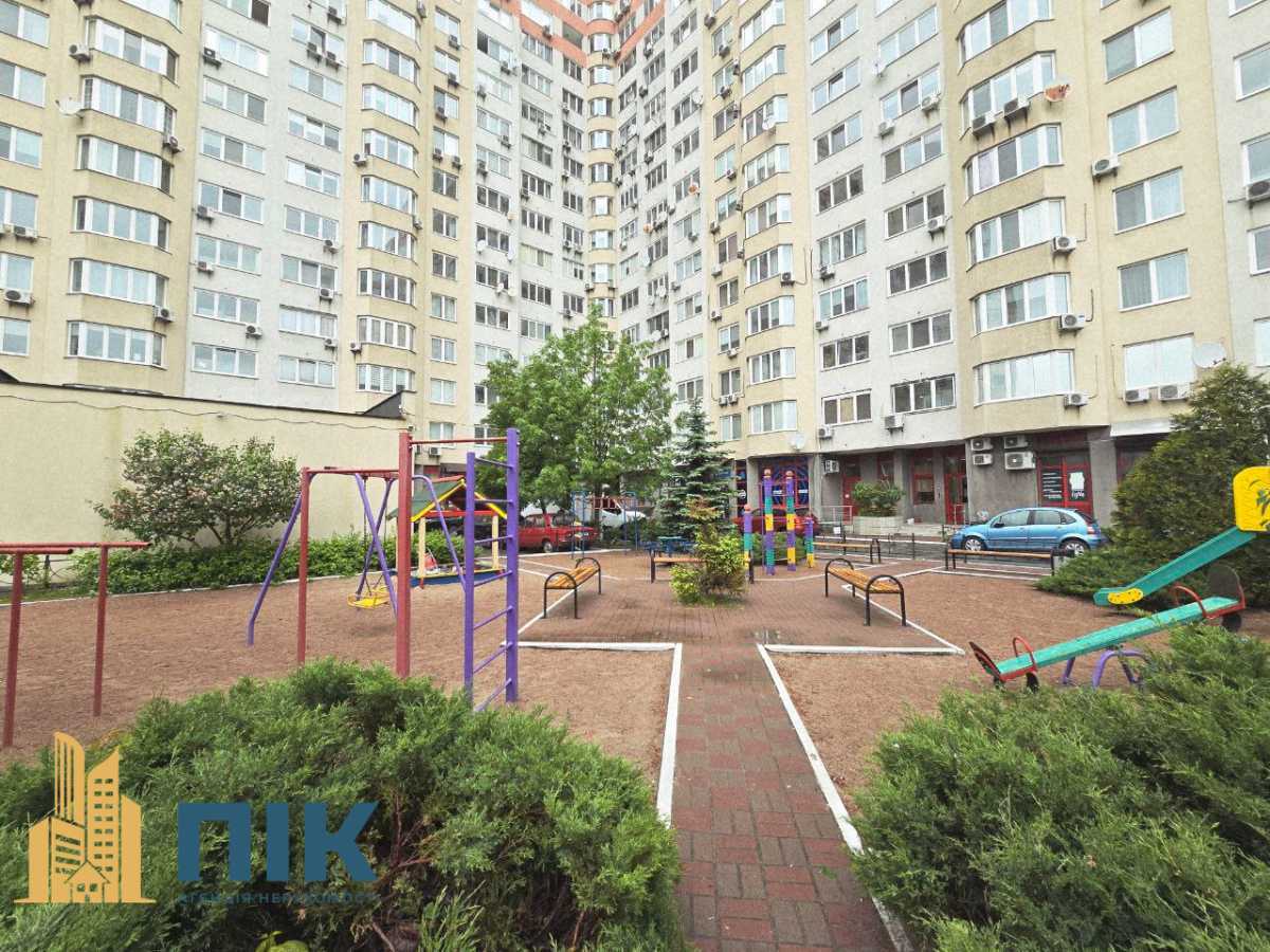 Продаж 2-кімнатної квартири 67 м², Василя Касіяна вул., 2/1