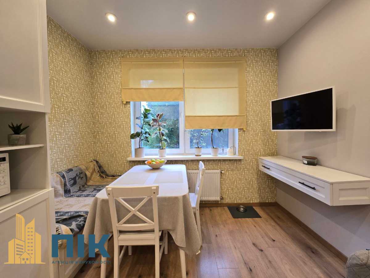 Продаж 2-кімнатної квартири 61 м², Новопольова вул., 2/1