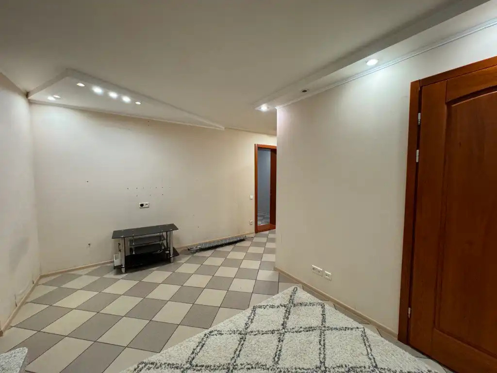 Аренда 3-комнатной квартиры 60 м², Гагарина просп., 78
