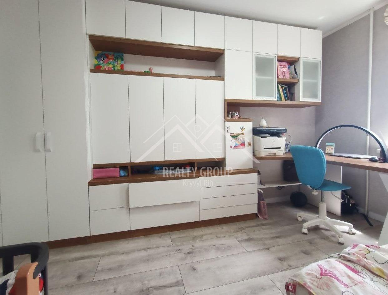 Продаж 3-кімнатної квартири 75.5 м², Січеславська вул.
