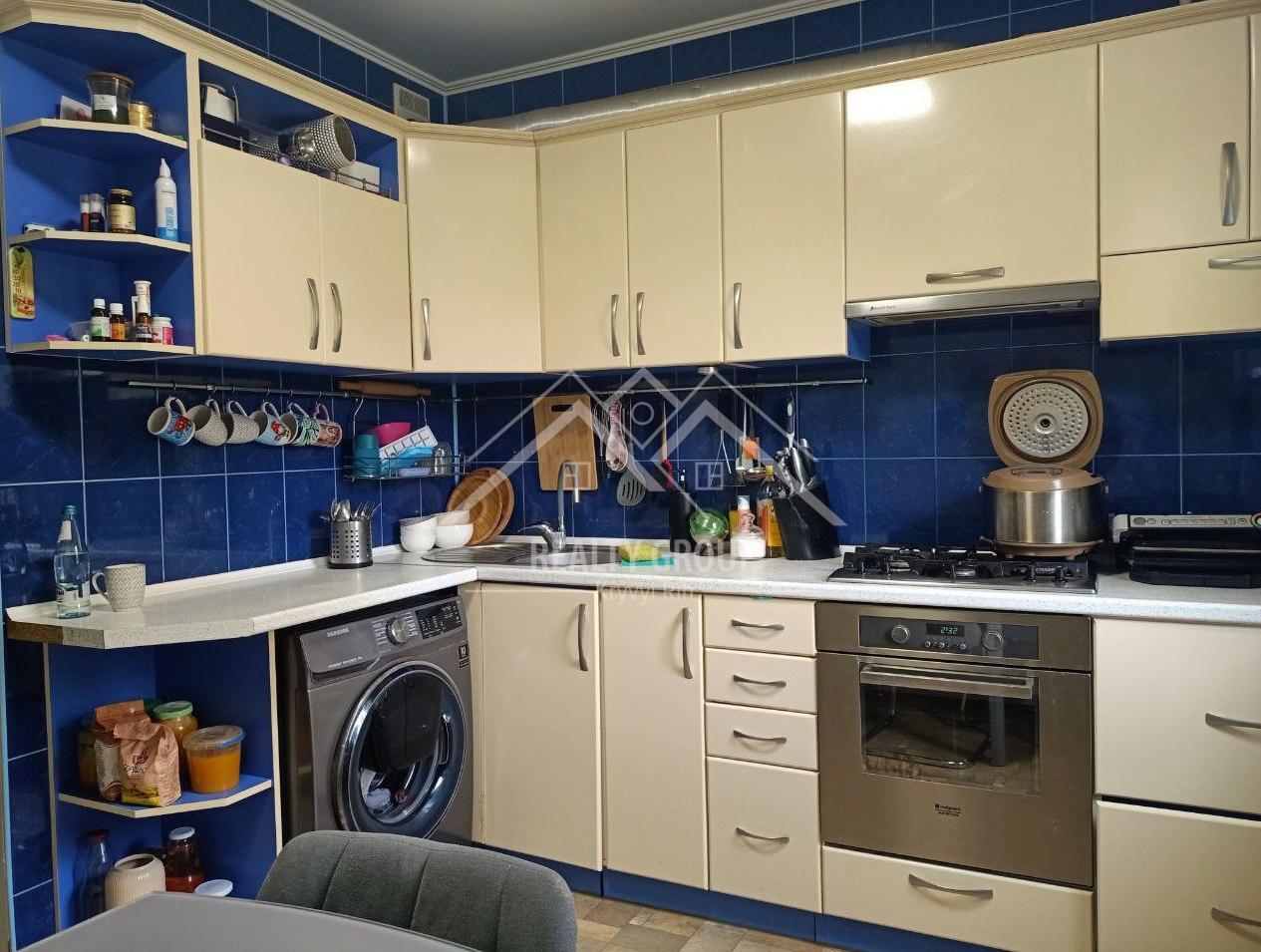 Продаж 3-кімнатної квартири 75.5 м², Січеславська вул.