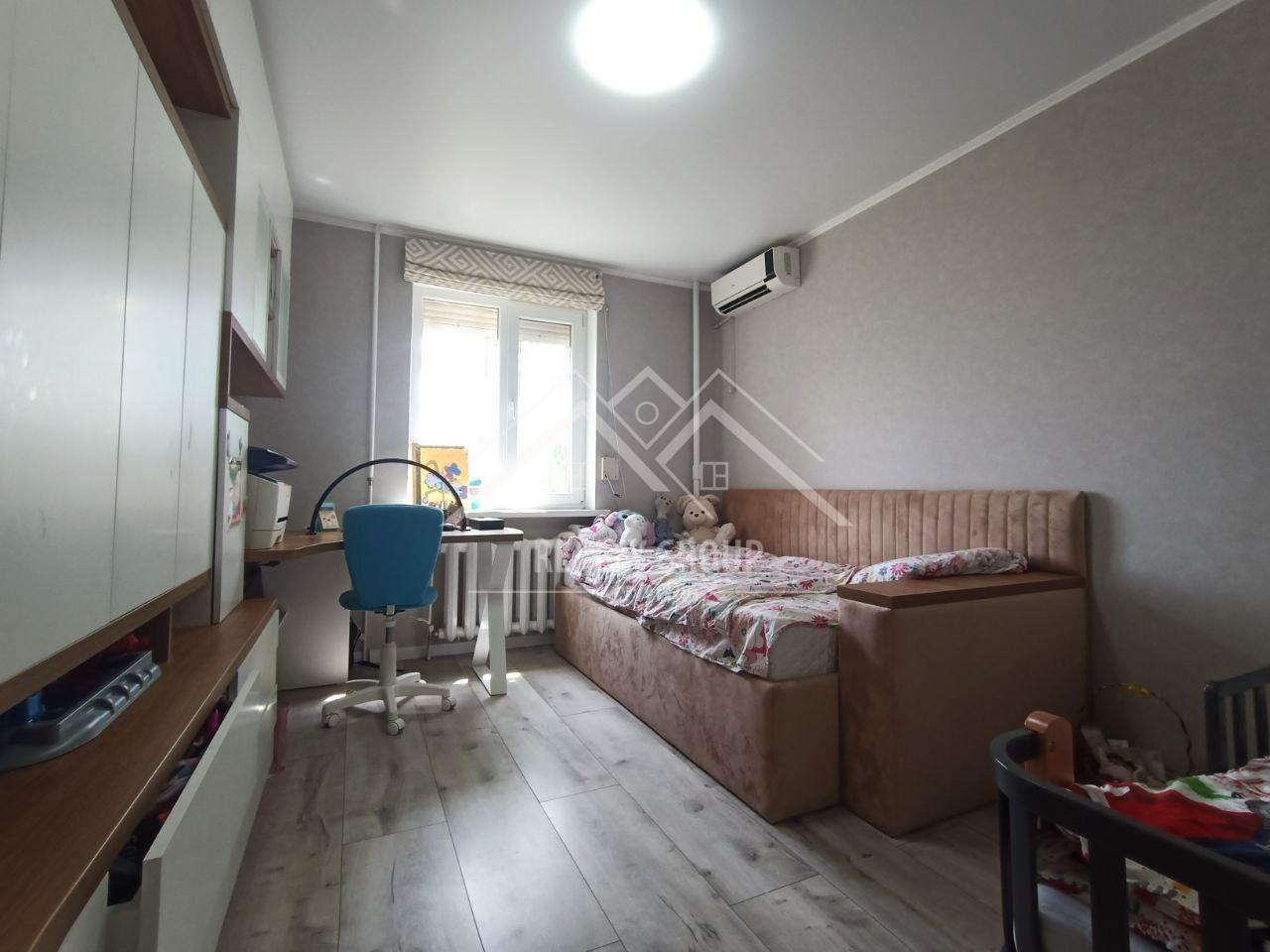 Продаж 3-кімнатної квартири 75.5 м², Січеславська вул.