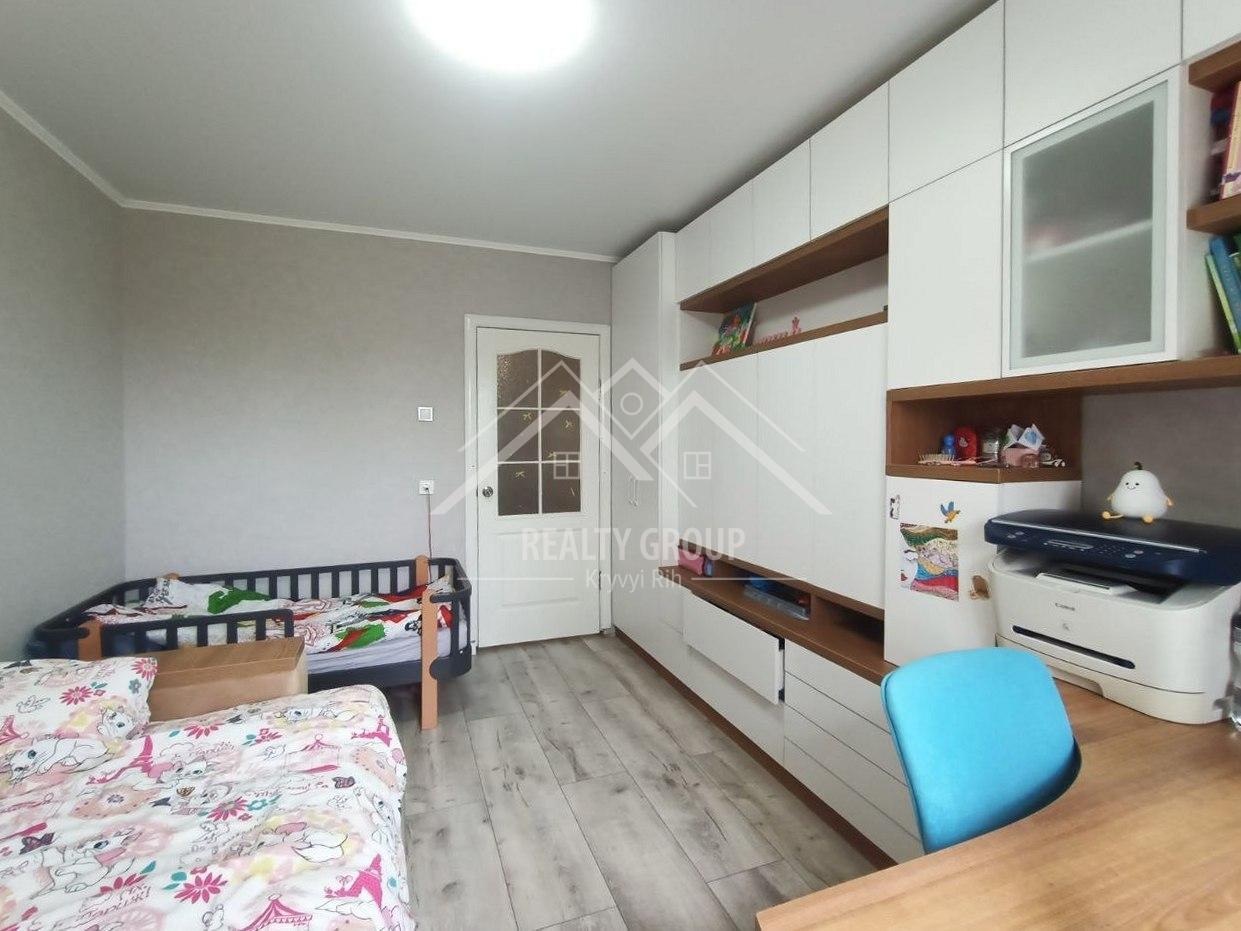 Продаж 3-кімнатної квартири 75.5 м², Січеславська вул.