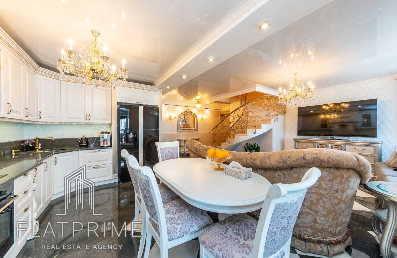 Продажа 5-комнатной квартиры 166 м², Боголюбова ул., 16
