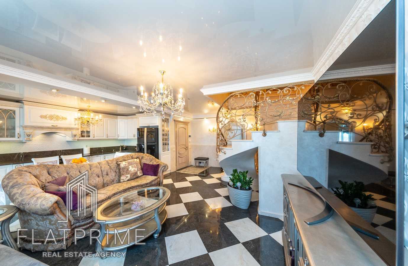 Продажа 5-комнатной квартиры 166 м², Боголюбова ул., 16