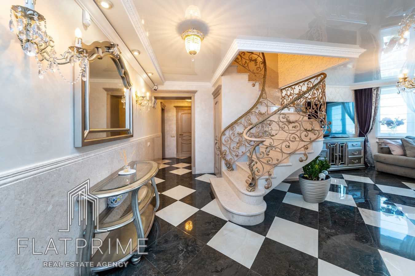 Продажа 5-комнатной квартиры 166 м², Боголюбова ул., 16
