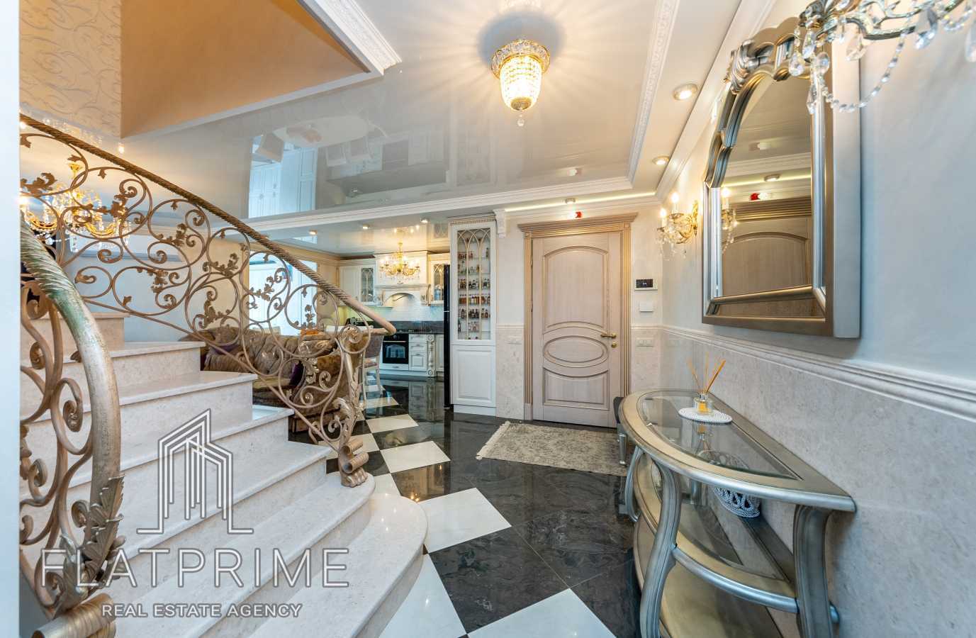 Продажа 5-комнатной квартиры 166 м², Боголюбова ул., 16