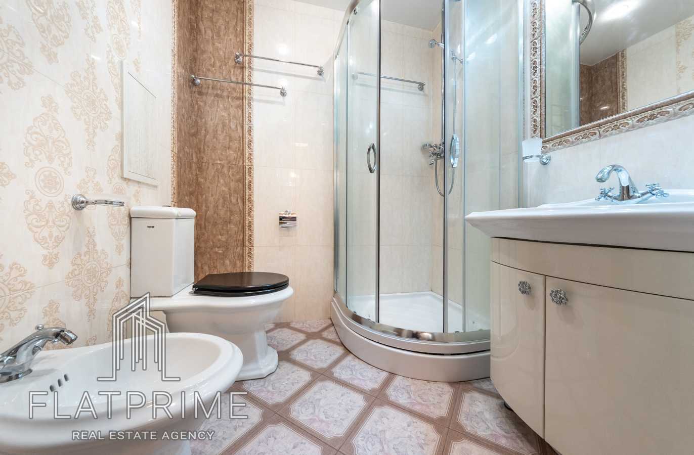 Продажа 5-комнатной квартиры 166 м², Боголюбова ул., 16