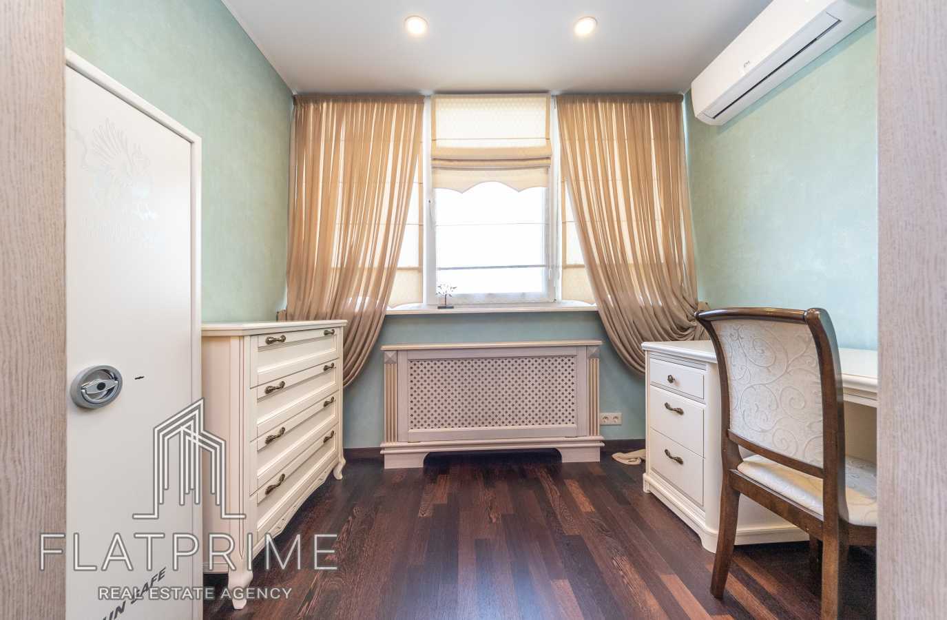 Продажа 5-комнатной квартиры 166 м², Боголюбова ул., 16