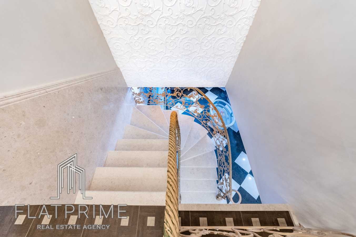 Продажа 5-комнатной квартиры 166 м², Боголюбова ул., 16