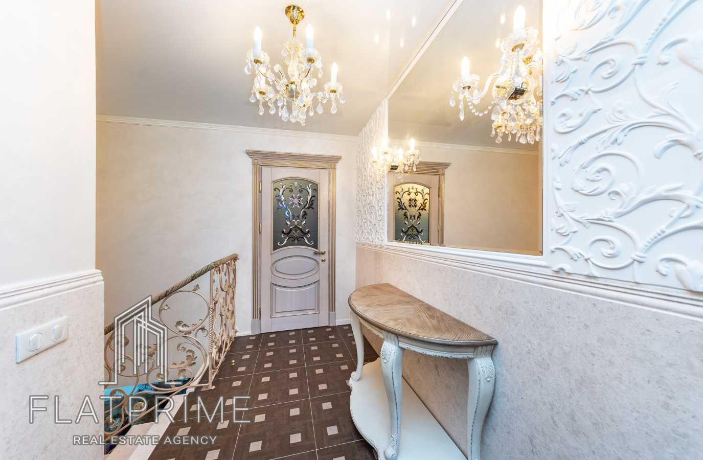 Продажа 5-комнатной квартиры 166 м², Боголюбова ул., 16