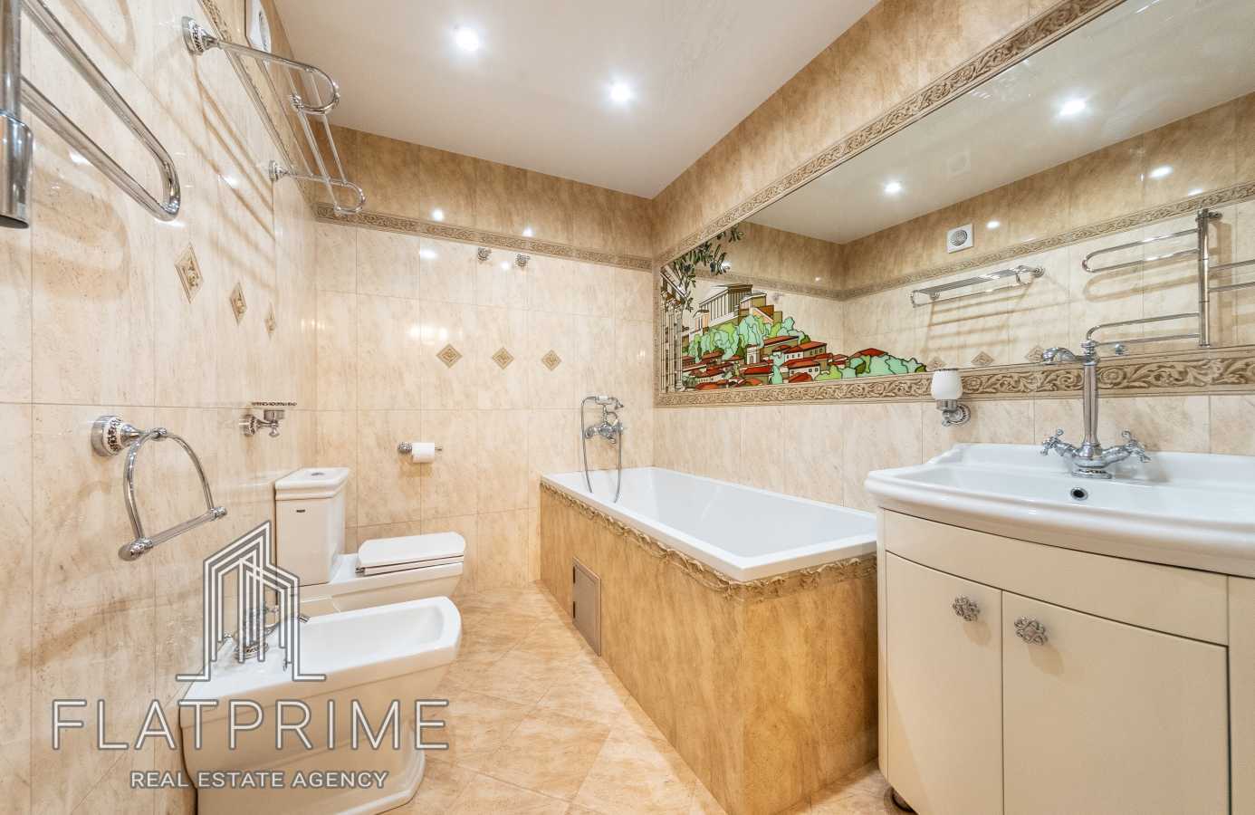 Продажа 5-комнатной квартиры 166 м², Боголюбова ул., 16