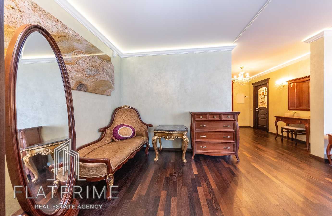 Продажа 5-комнатной квартиры 166 м², Боголюбова ул., 16