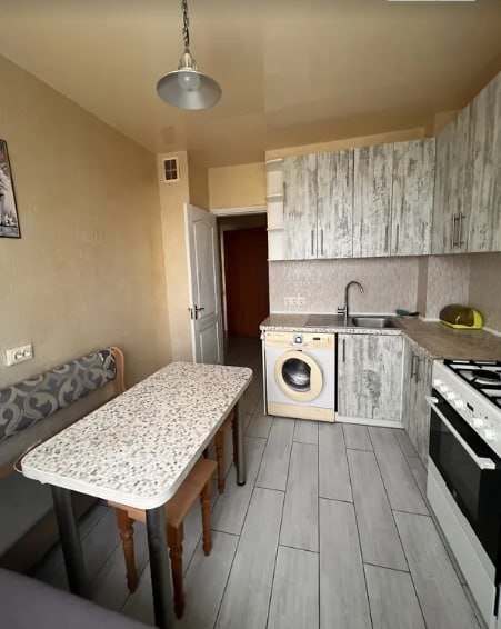 Продаж 2-кімнатної квартири 51.5 м², Харківська вул.