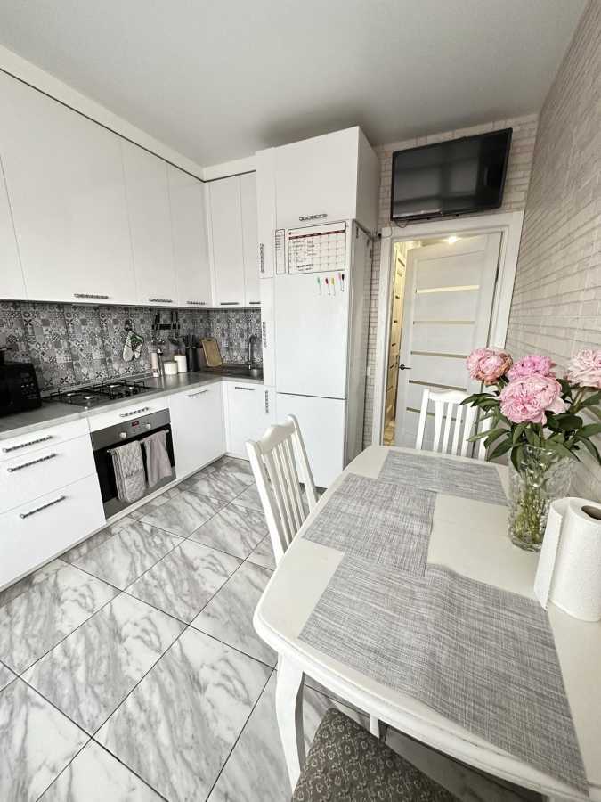 Оренда 2-кімнатної квартири 56 м², Львівська вул., 17