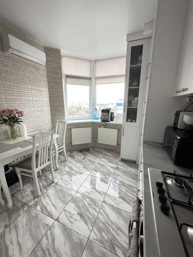 Оренда 2-кімнатної квартири 56 м², Львівська вул., 17