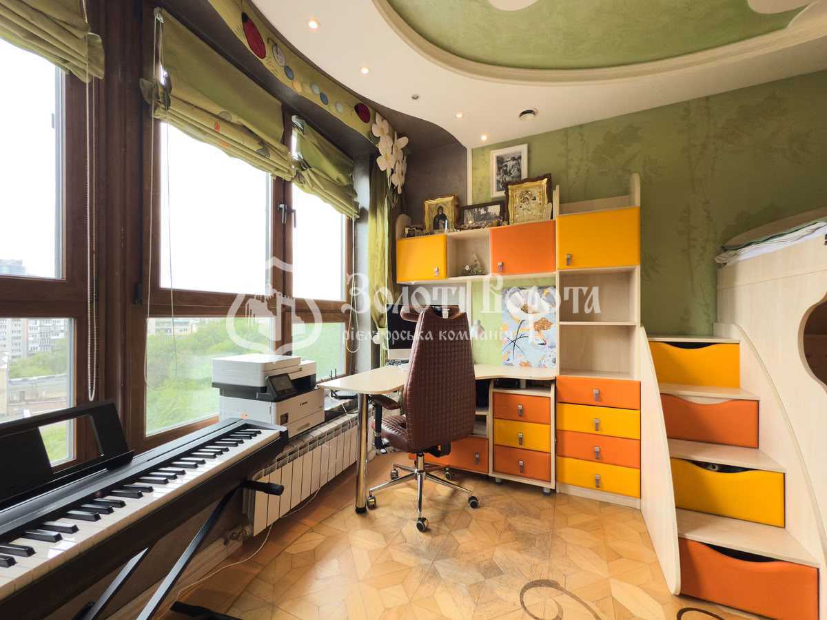 Продаж 2-кімнатної квартири 100 м², Панаса Мирного вул., 28А